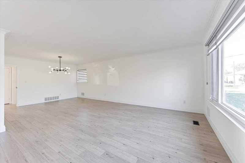 4 Cranston Rd, Toronto, M9B3X8 | Image 2