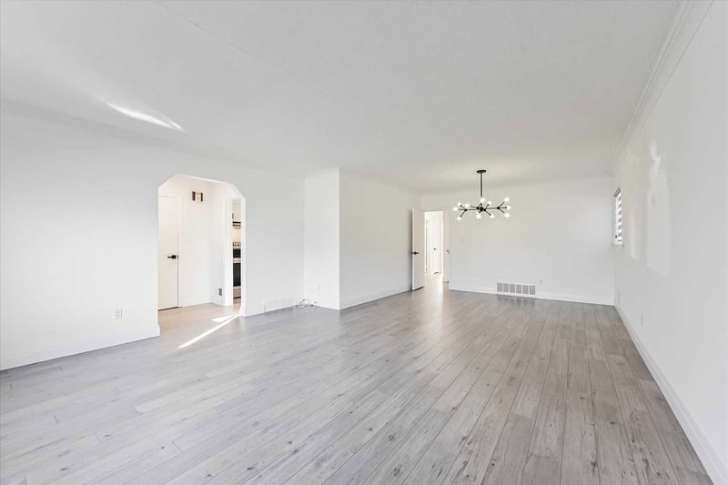 4 Cranston Rd, Toronto, M9B3X8 | Image 3