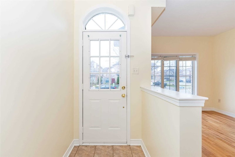 6 Beachsurf Rd, Brampton, L6R2M1 | Image 2