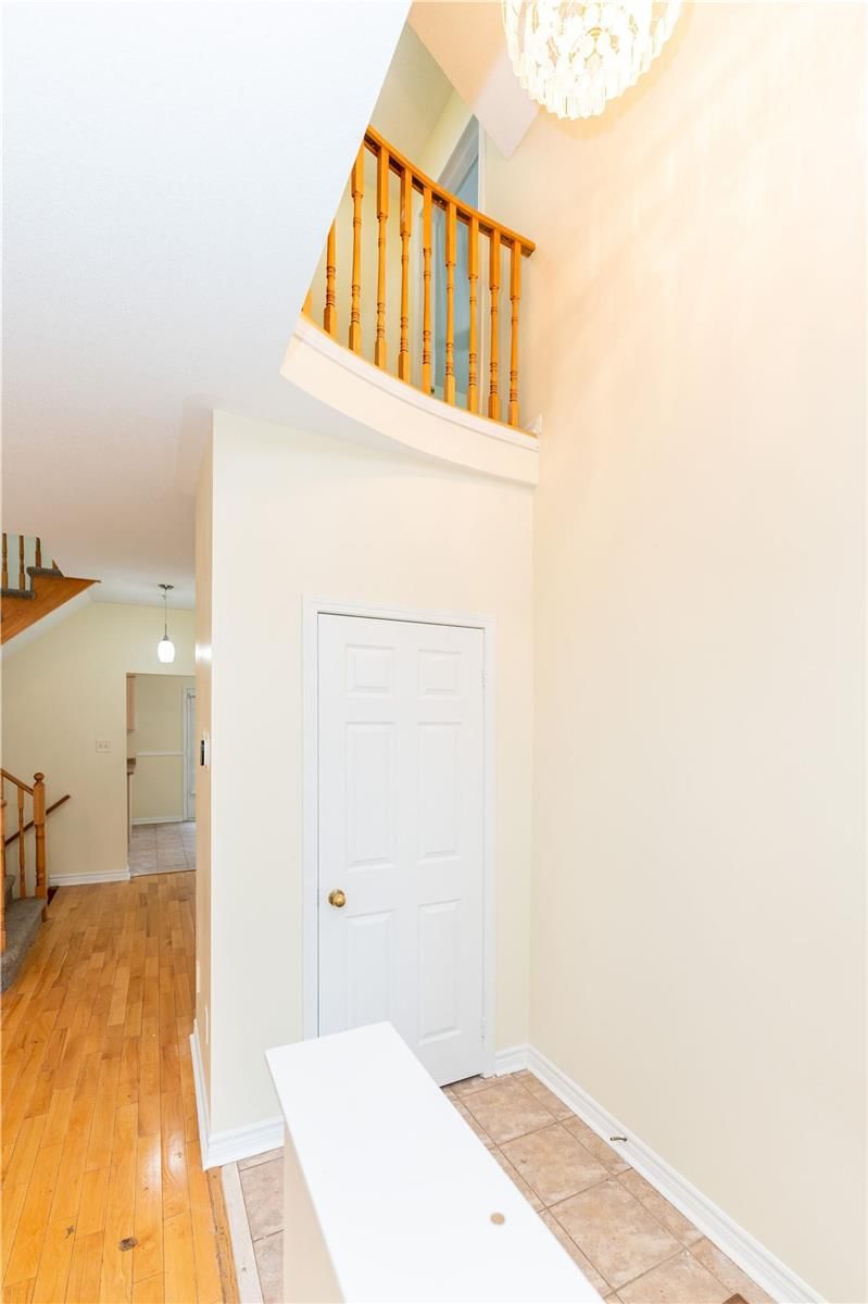 6 Beachsurf Rd, Brampton, L6R2M1 | Image 3