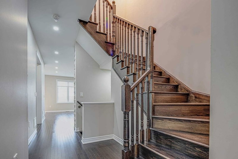 30 Davenfield Circ, Brampton, L6P 4M2 | Image 3