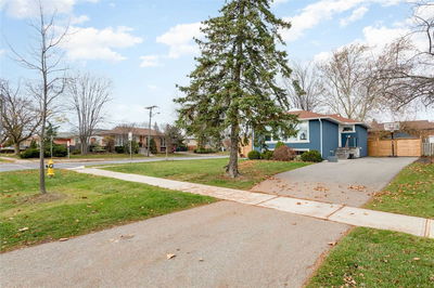 Detached House sold at 50 Eringate Drive, Toronto, Eringate-Centennial-West Deane, M9C3Z1 - MLS: W5827935