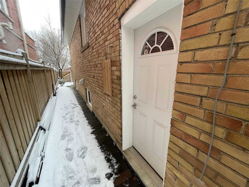 Lower - 1148 Islington Ave, Toronto, M8Z 4S5 | Image 2