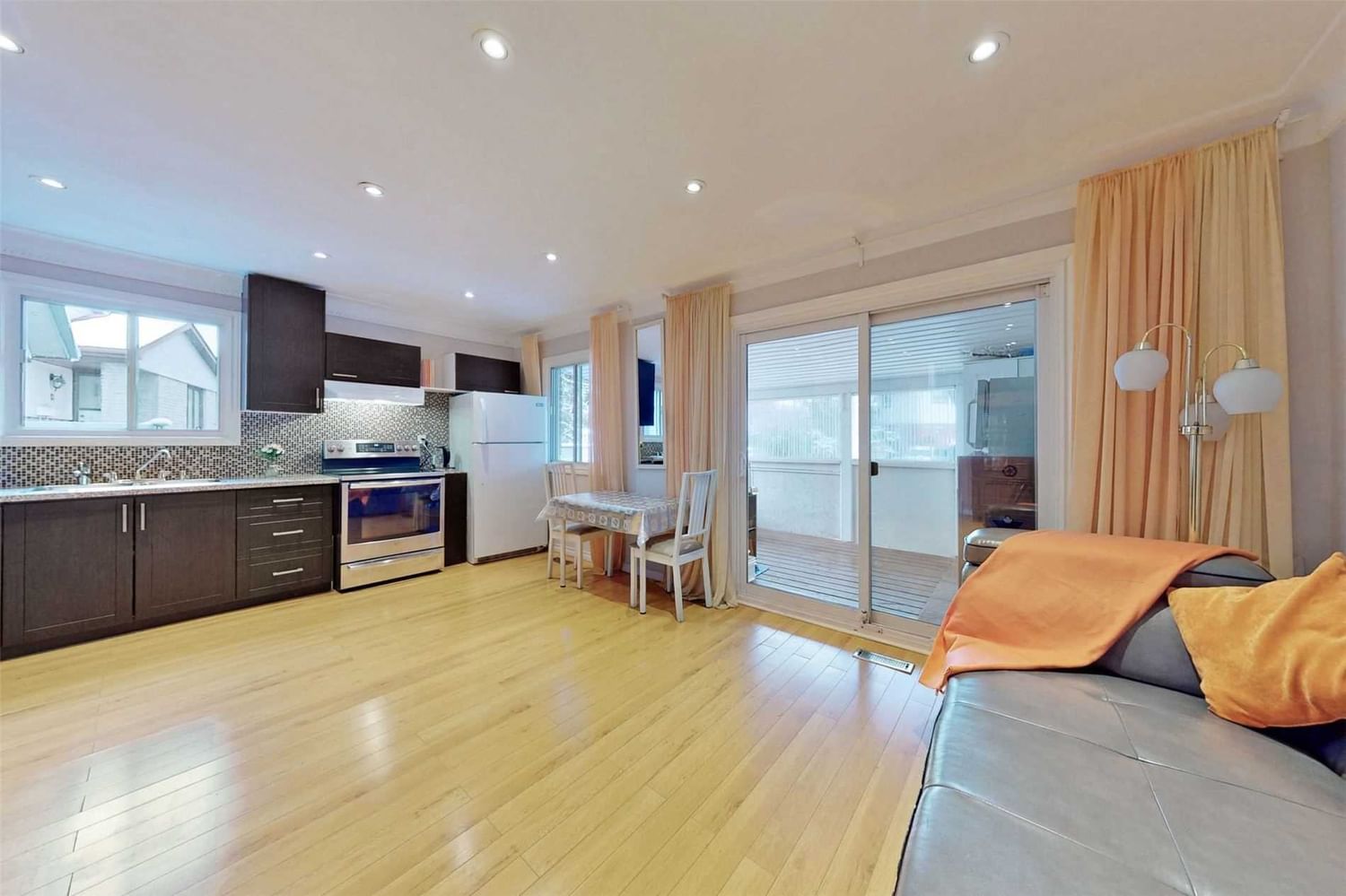 Listing Image 7