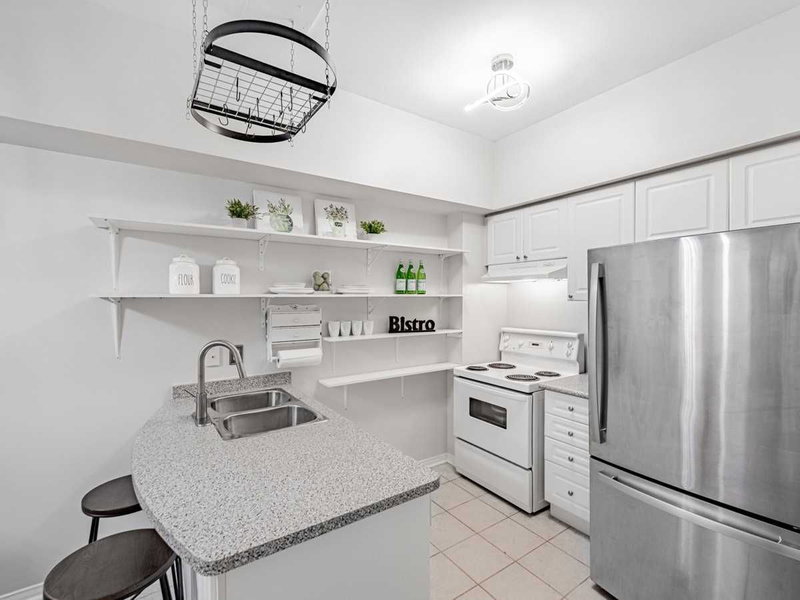 145 - 601 Shoreline Dr, Mississauga, L5B 4K1 | Image 2