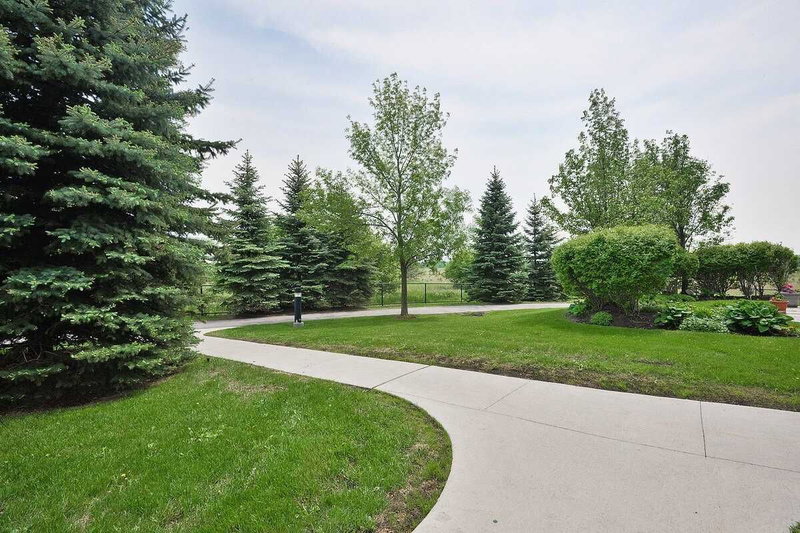 508 - 10 Dayspring Circ, Brampton, L6P1B9 | Image 2