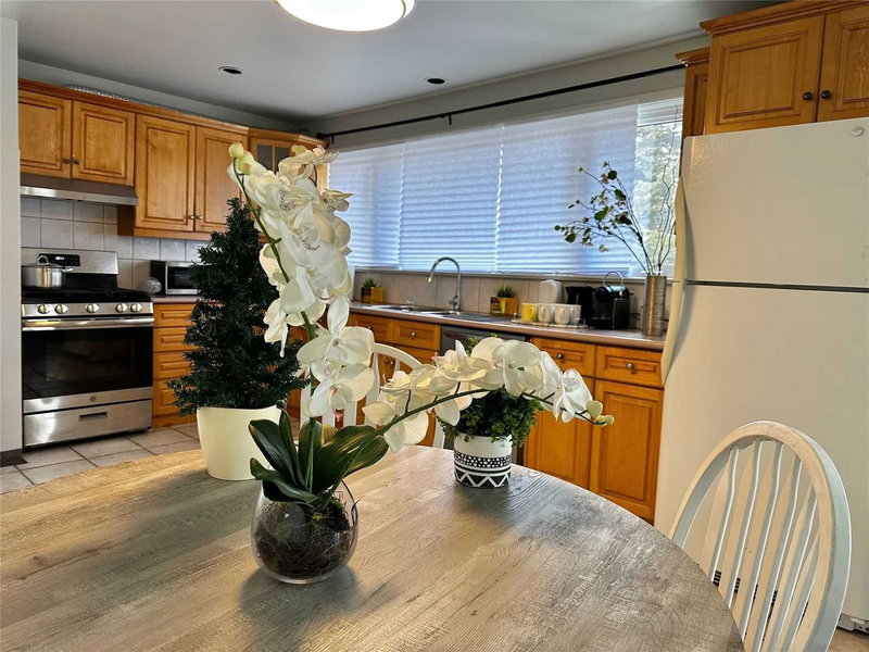 1350 Rebecca St, Oakville, L6L 1Z4 | Image 3