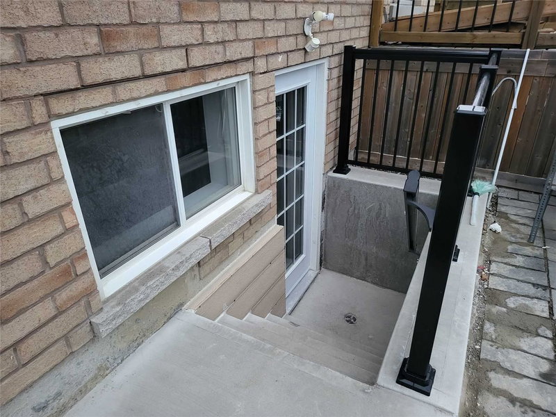 19 Freedom Oaks Tr, Brampton, L6P3L1 | Image 2