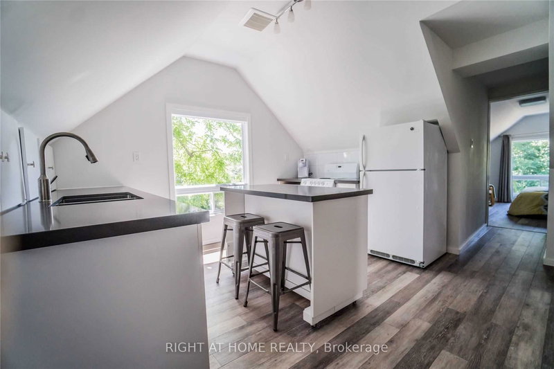 Loft - 164 Trafalgar Rd, Oakville, L6J 3G6 | Image 3