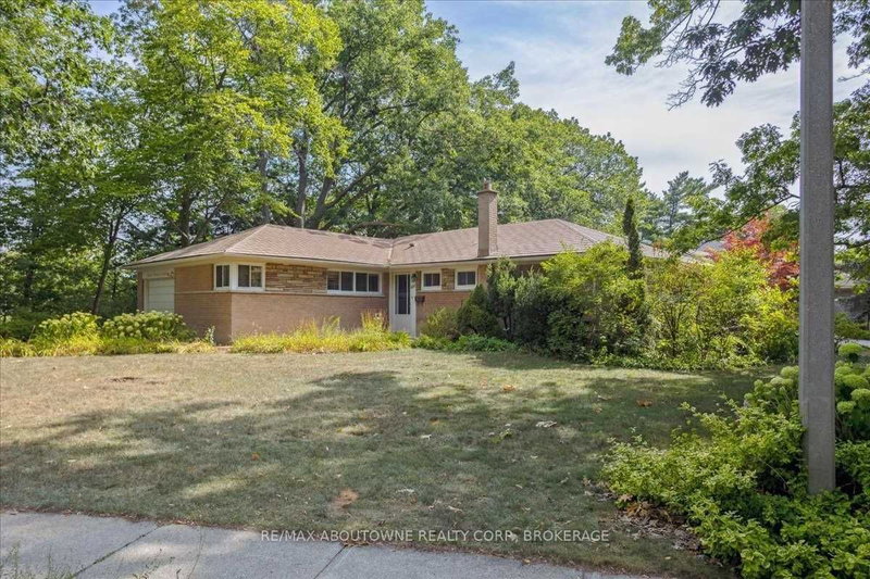 327 River Side Dr, Oakville, L6K 3N3 | Image 2