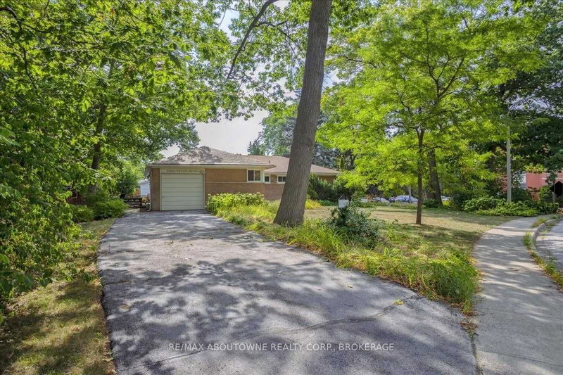 327 River Side Dr, Oakville, L6K 3N3 | Image 3