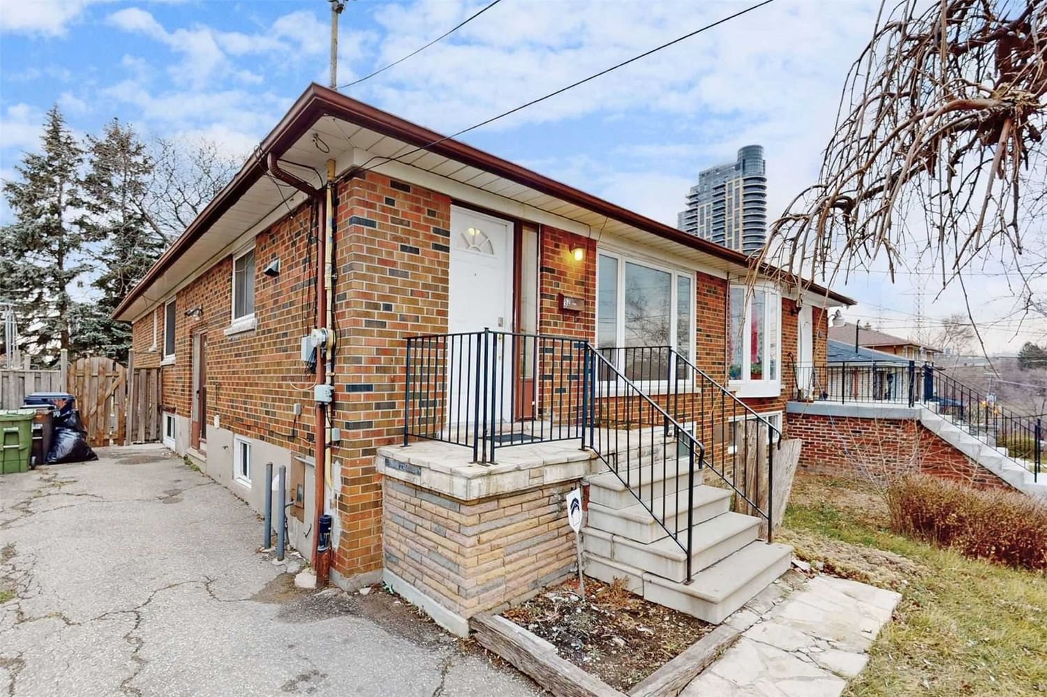 Semi-Detached House leased at 32 Lanyard Road, Toronto, Humbermede, M9M1Y7 - MLS: W5848730
