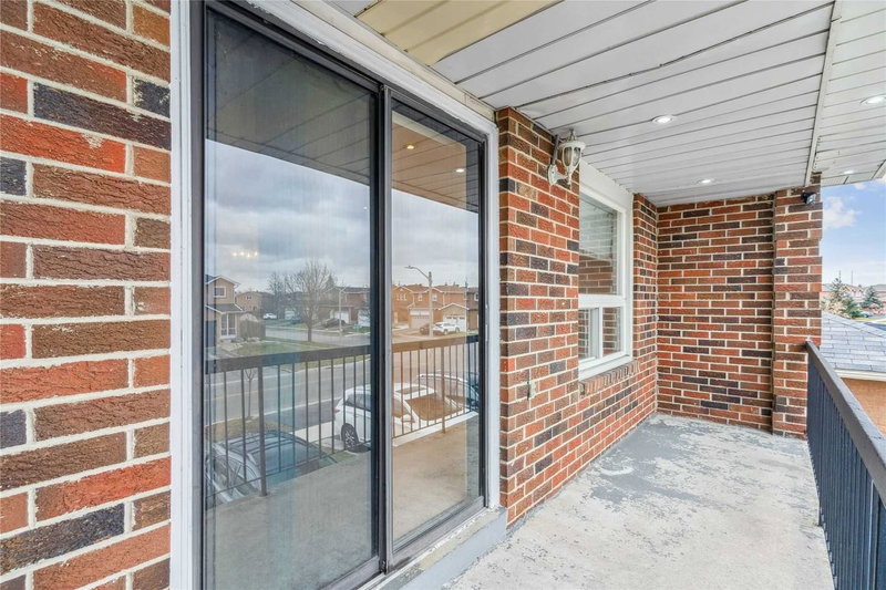 90 Hinchley Wood Grve, Brampton, L6V3M3 | Image 3