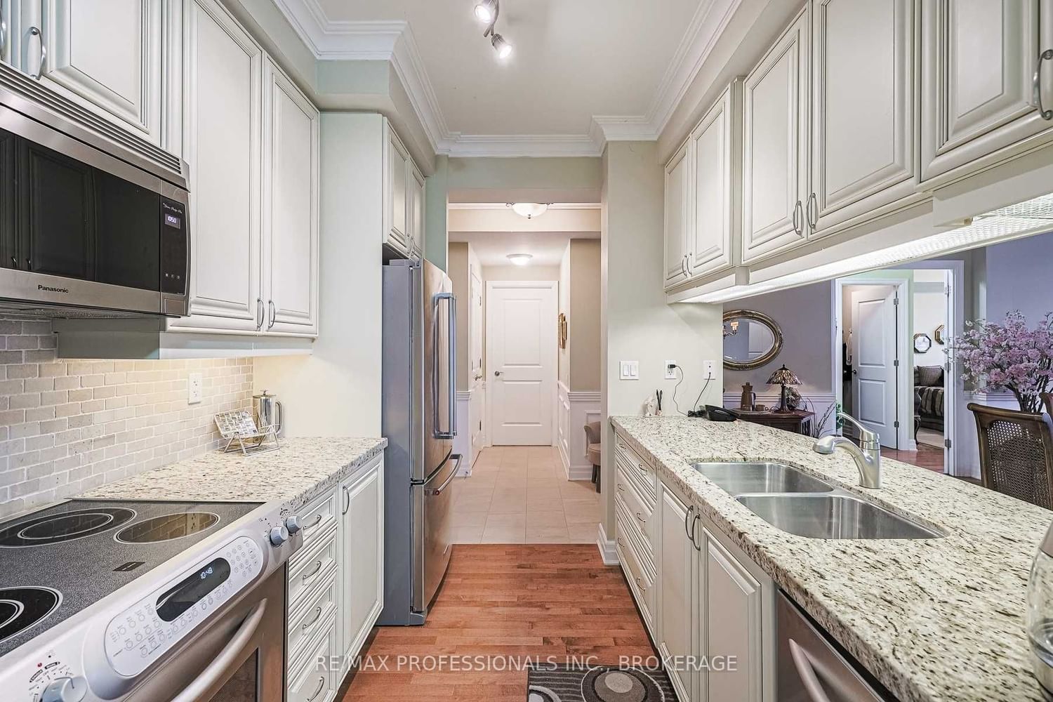 Listing Image 15