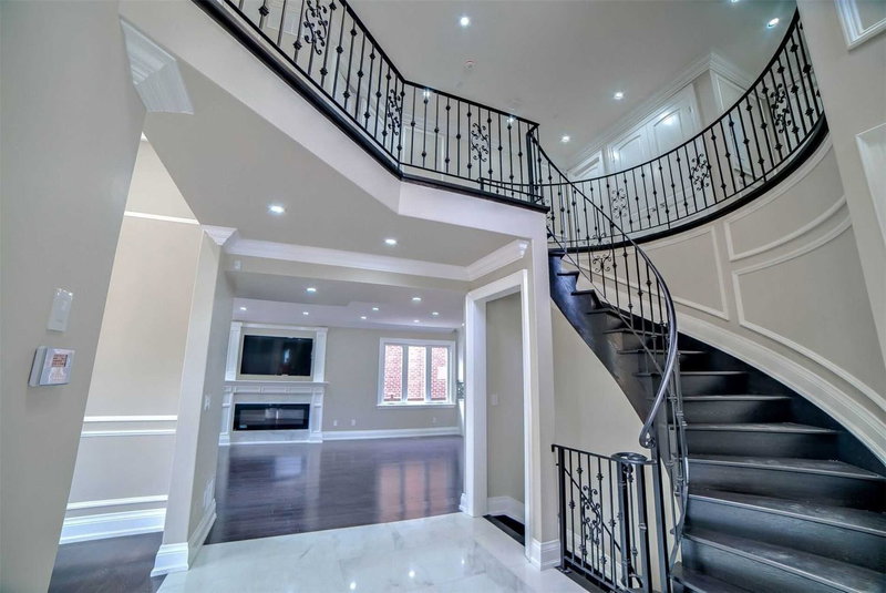 53 Eaglewood Blvd, Mississauga, L5G 1V6 | Image 2