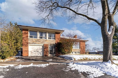 Detached House sold at 2 Munhall Road, Toronto, Ontario, M9P 1P9 - Humber Heights - MLS: W5851307