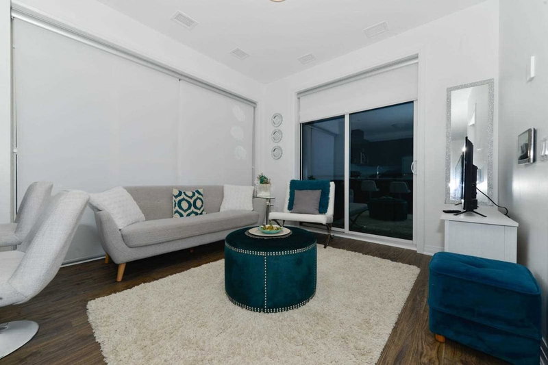 206 - 95 Dundas St W, Oakville, L6M 5N4 | Image 3