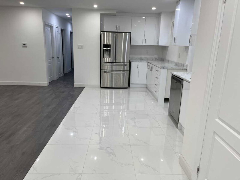 7287 Dellaport Dr, Mississauga, L4T 2Y4 | Image 3