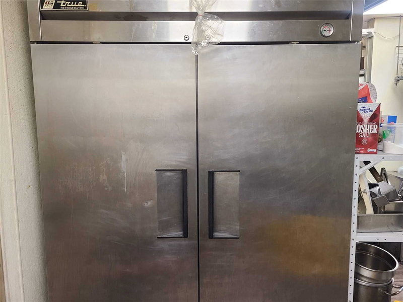 2524 Royal Windsor Dr, Oakville, L6J7Y2 | Image 2