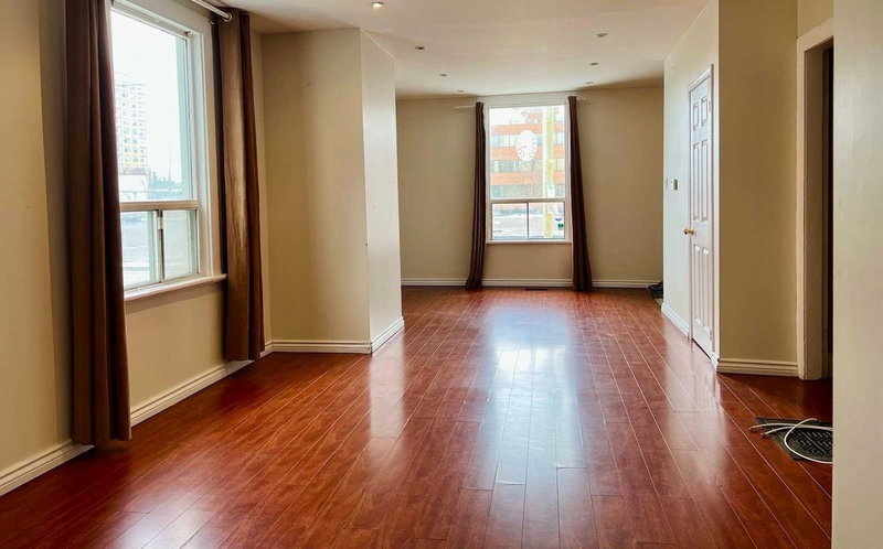 37 Elizabeth St N, Brampton, L6X 1S3 | Image 2