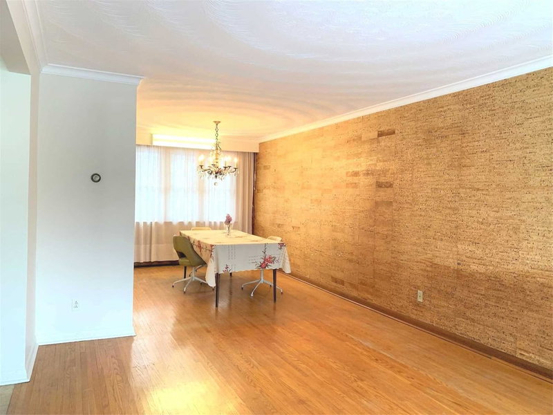 Main - 860 Francis Rd, Burlington, L7T 3Y2 | Image 2