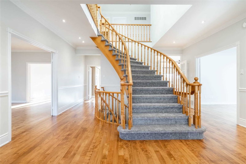 2434 Deer Run Ave, Oakville, L6J 6K9 | Image 2