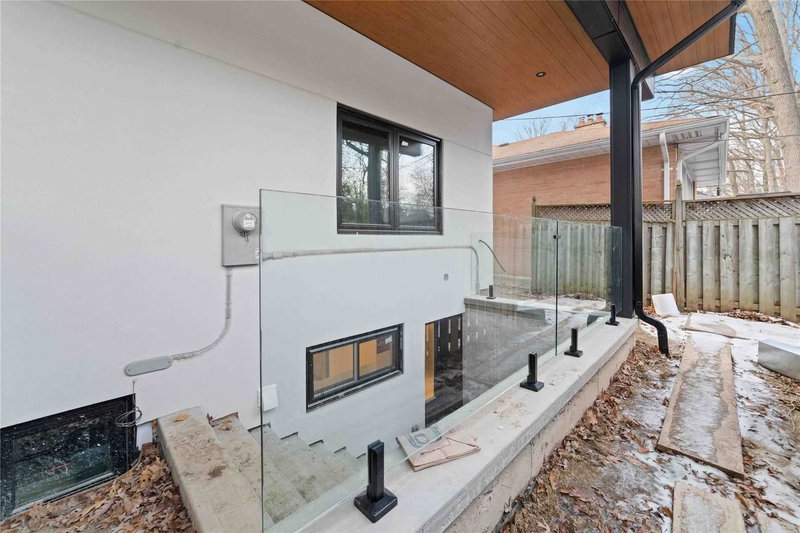 58 Farningham Cres, Toronto, M9B3B6 | Image 2