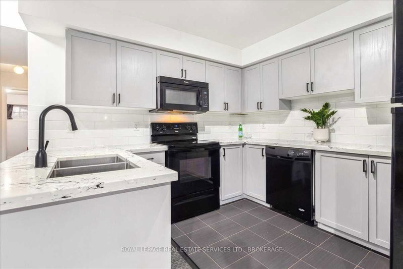 2 - 35 Hays Blvd, Oakville, L6H 0J1 | Image 3