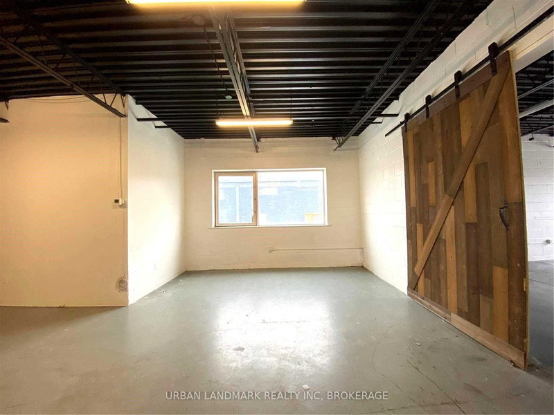 208 - 105 Brockhouse Rd, Toronto, M8W 2W8 | Image 2