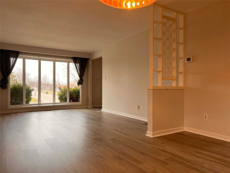 3195 Valmarie Ave, Mississauga, L5C 2A4 | Image 3