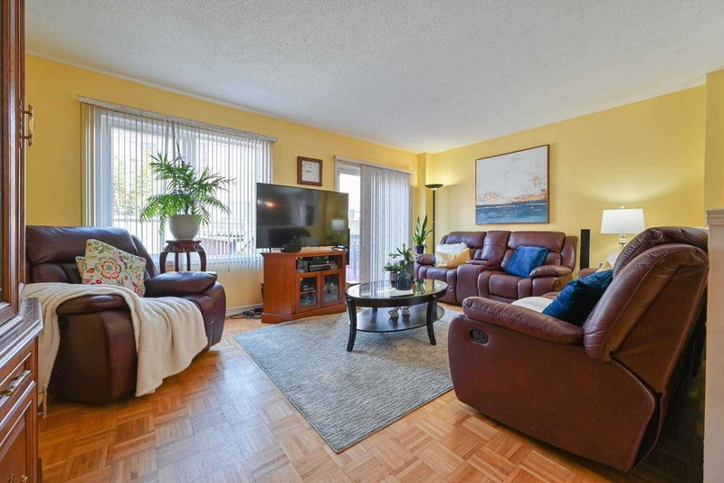 34 Earth Star Tr, Brampton, L6R 2P3 | Image 2