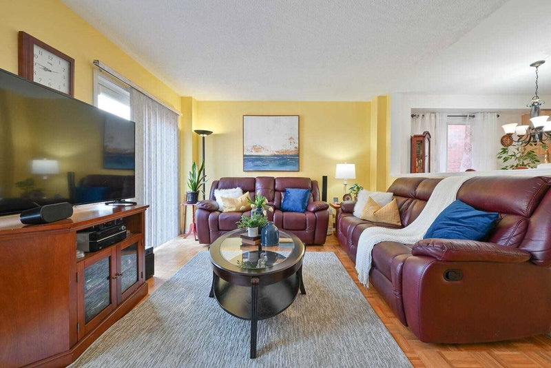 34 Earth Star Tr, Brampton, L6R 2P3 | Image 3