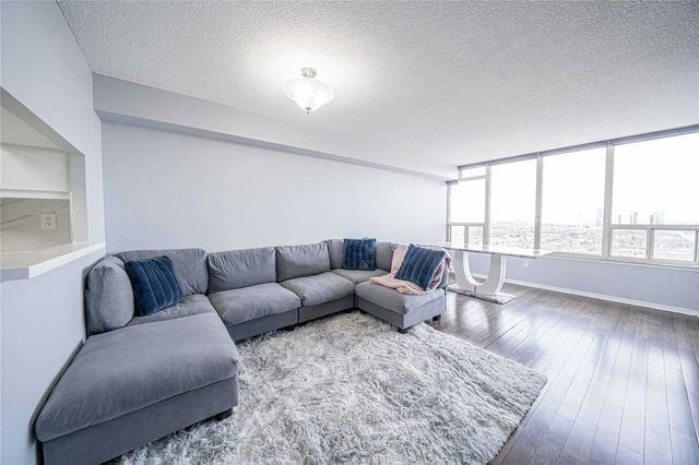 1806 - 700 Constellation Drive