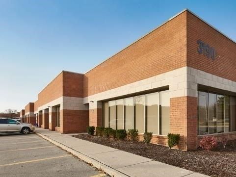 60-62 - 3176 Ridgeway Dr, Mississauga, L5L 5S6 | Image 2