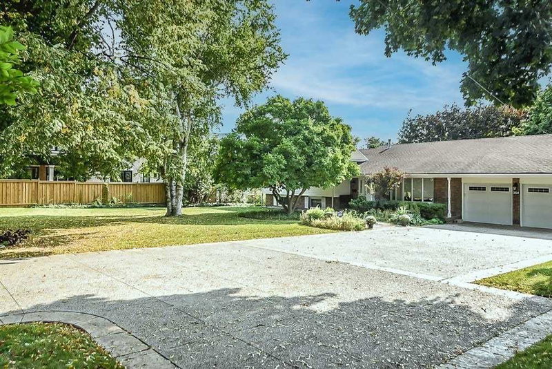 354 Plains Rd W, Burlington, L7T 1G5 | Image 2