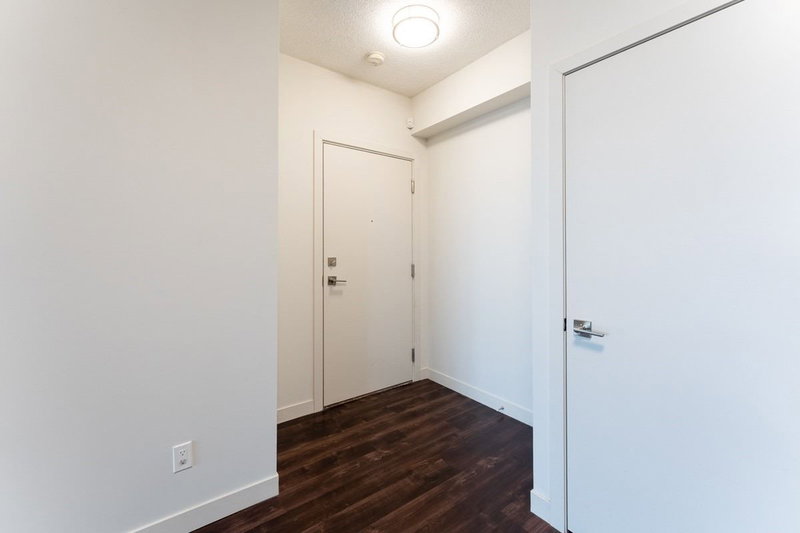 1603 - 2081 Fairview St, Burlington, L7R 0E4 | Image 3