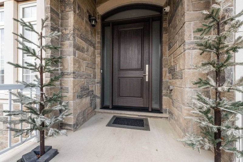 40 Autumn Olive Way, Brampton, L6P4Z3 | Image 2