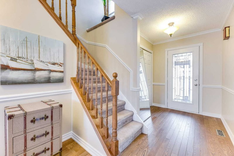 3031 Kilbride Crt, Mississauga, L5N 3C5 | Image 3