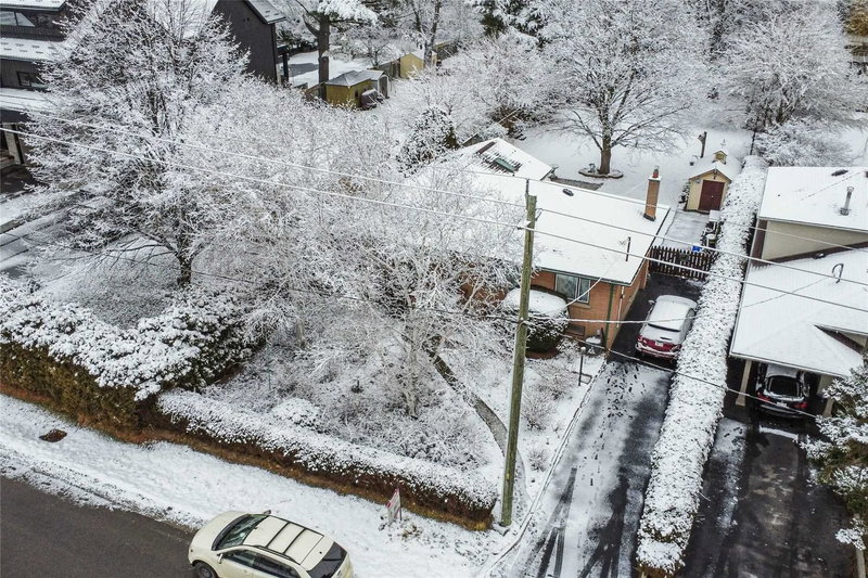 411 Maplehurst Ave, Oakville, L6L 4Y3 | Image 3