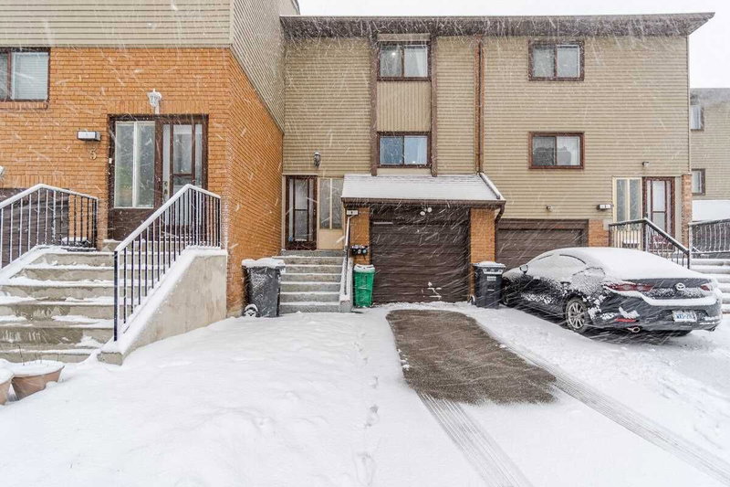 4 Carleton Pl, Brampton, L6T 3Z4 | Image 2