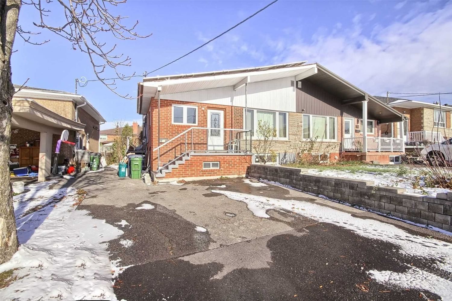 Semi-Detached House sold at 34 Fallingdale Crescent, Toronto, York University Heights, M3J 1C5 - MLS: W5881126