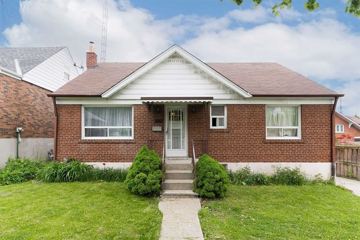 Detached House sold at 2220 Lawrence Avenue, Toronto, Humber Heights, M9P 2A1 - MLS: W5881197