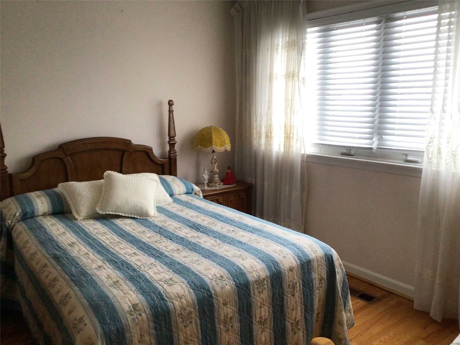 Listing Image 6