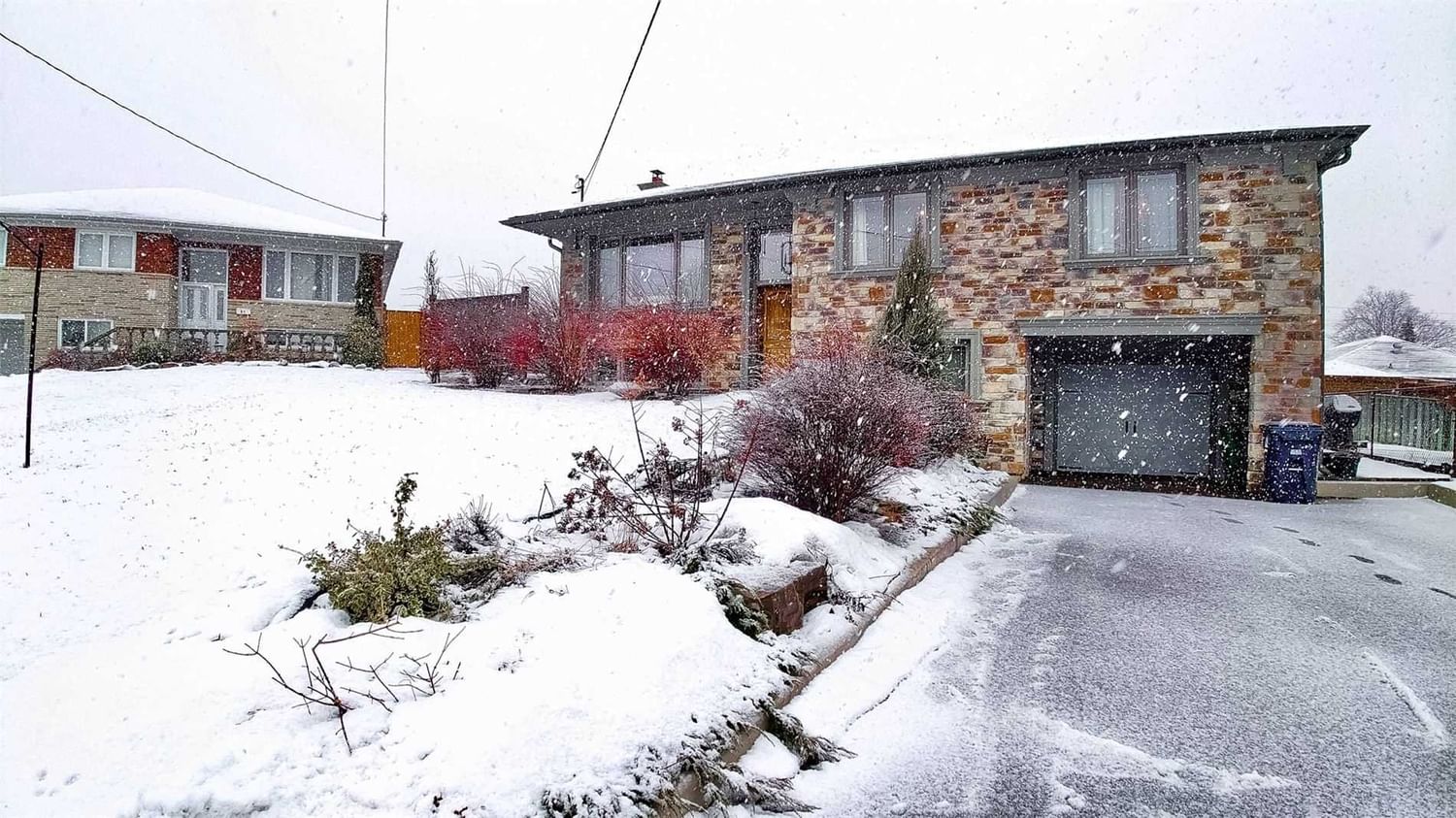 Detached House leased at 49 Mangrove Road, Toronto, Rustic, M6L 2A4 - MLS: W5884865