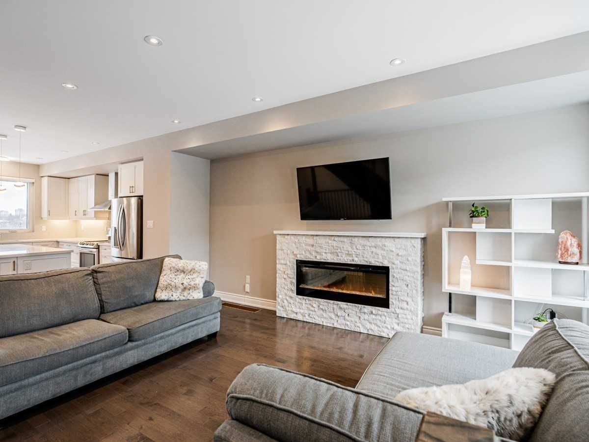 Townhouse sold at 52 Pony Farm Drive, Toronto, Willowridge-Martingrove-Richview, M9R 0B3 - MLS: W5886451
