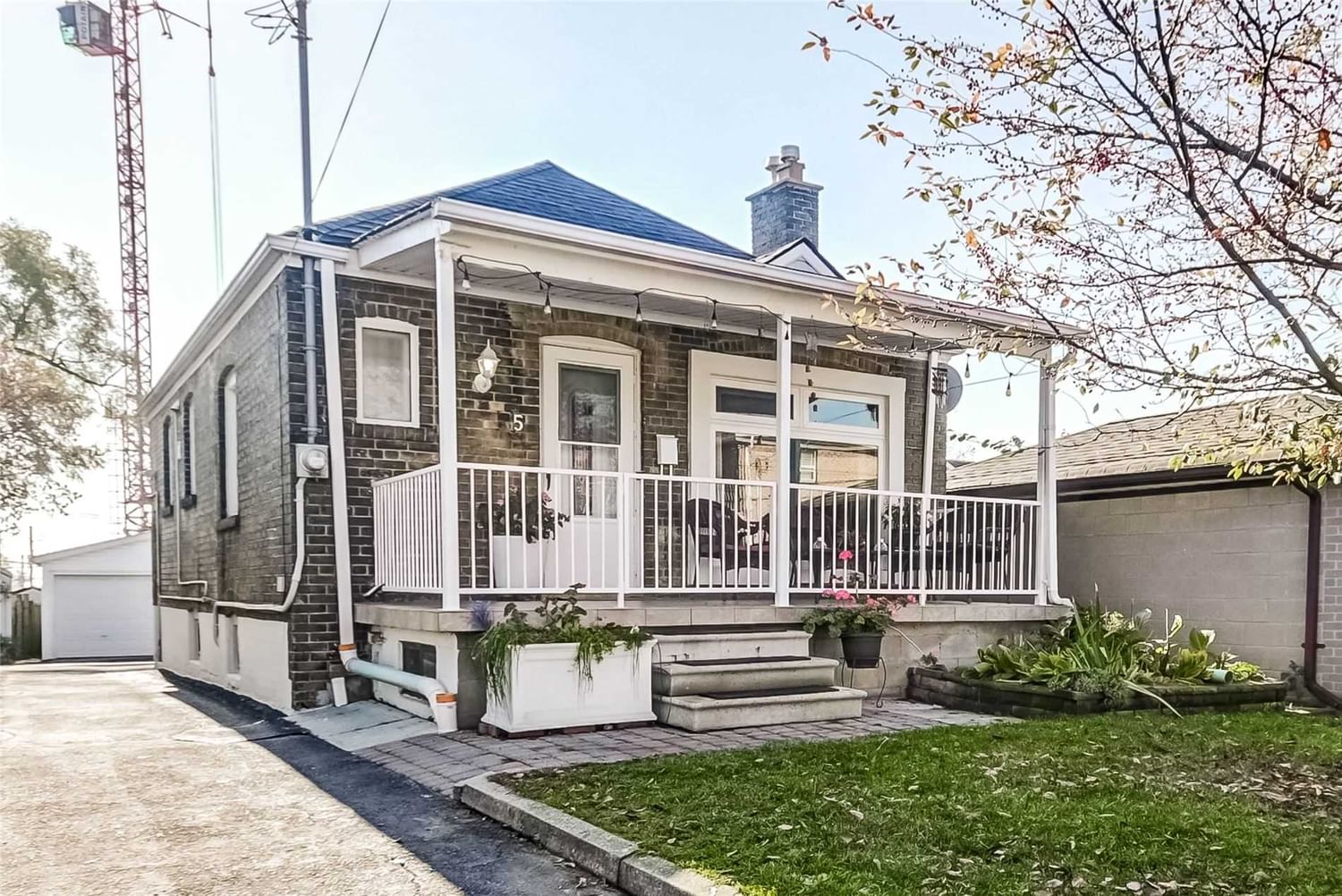 Detached House sold at 5 Ramsden Road, Toronto, Briar Hill-Belgravia, M6E 2N1 - MLS: W5886516