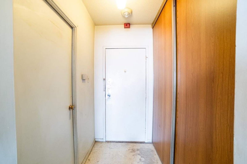 801 - 3533 Derry Rd E, Mississauga, L4T 1B1 | Image 3