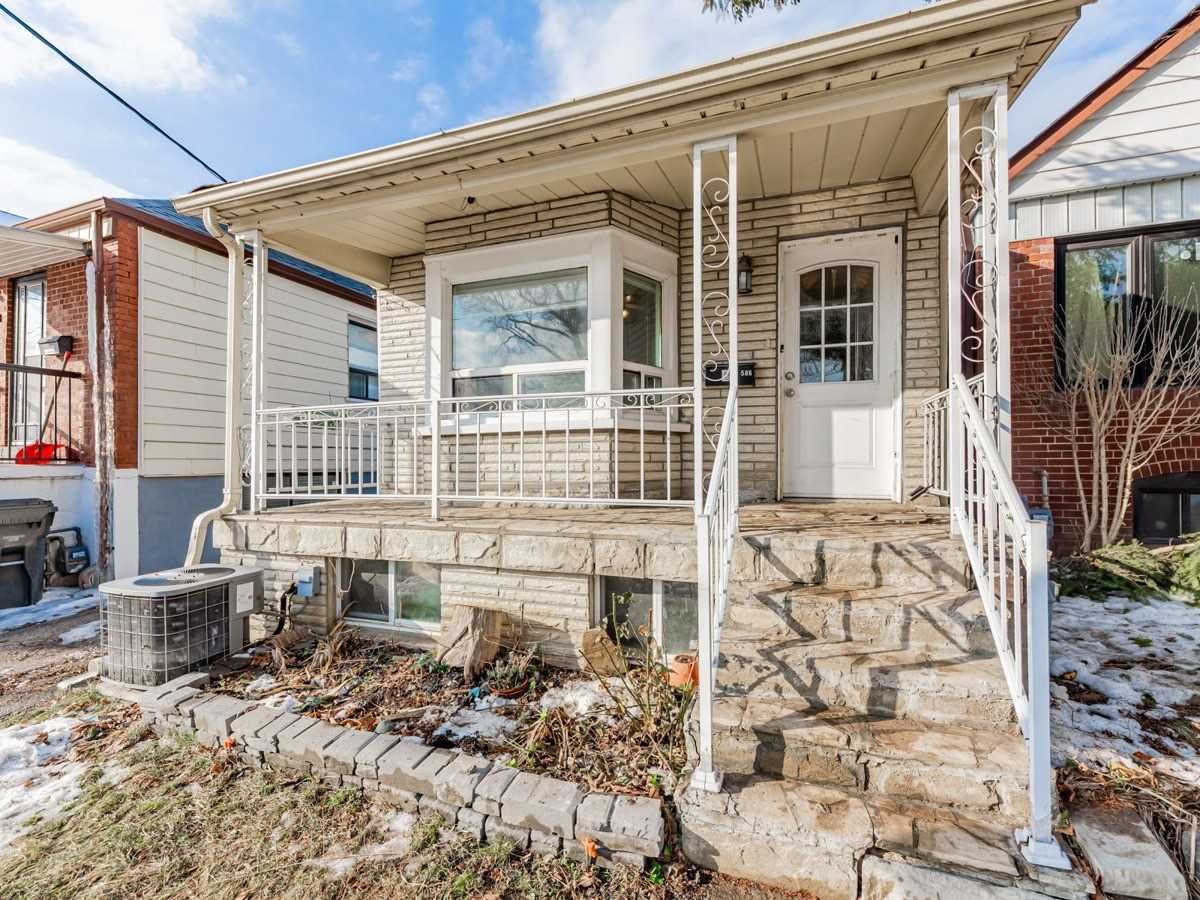 Detached House sold at 586 Ridelle Avenue, Toronto, Briar Hill-Belgravia, M6B1K9 - MLS: W5901693