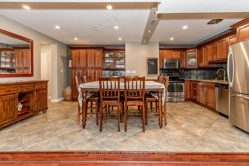 704 - 15 Elizabeth St N, Mississauga, L5G 2Z3 | Image 3