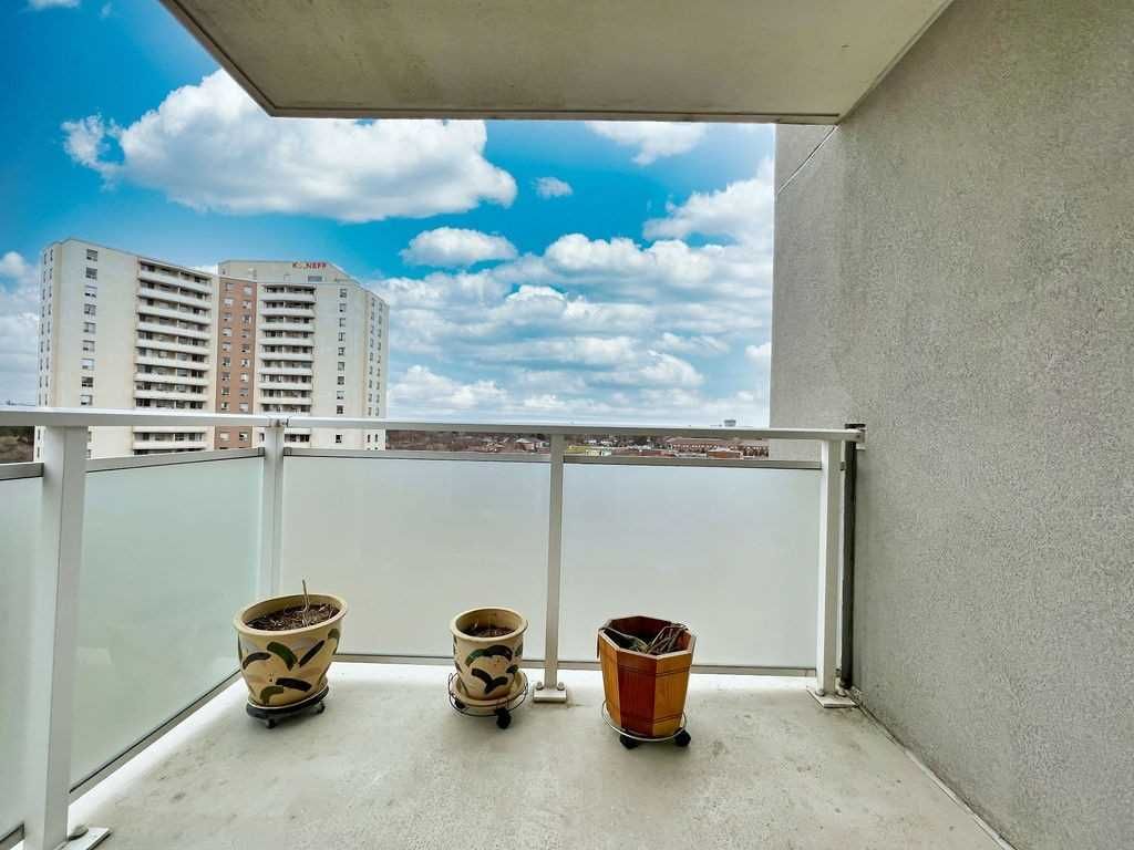 Condo sold at 804-2345 Confederation Pkwy, Mississauga, Cooksville, L5B 2H3 - MLS: W5907785